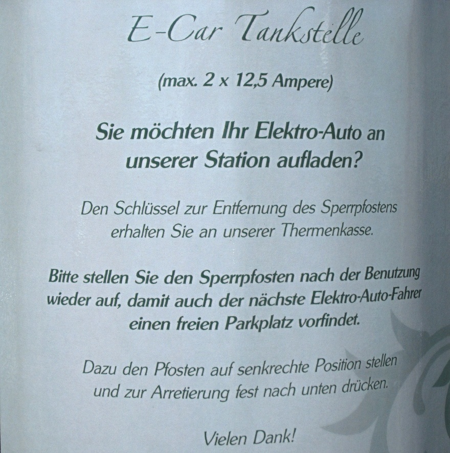 Schild an Ladestation